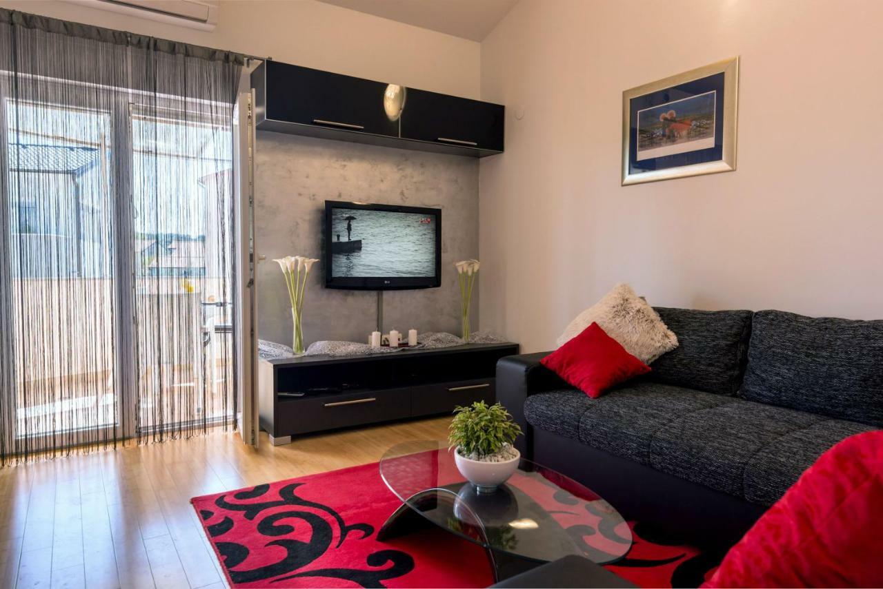 Apartment Ina 普拉 外观 照片